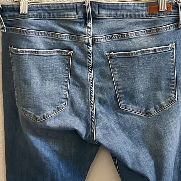 Abercrombie & Fitch Harper Super Skinny Jeans Mid-rise Distressed Size 32/14R - Picture 6 of 7